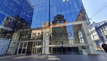 Inmovision Gestión Inmobiliaria Arrienda Oficina en Edificio Capital